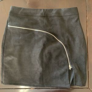 Black Superdown mini skirt with front zipper detail!